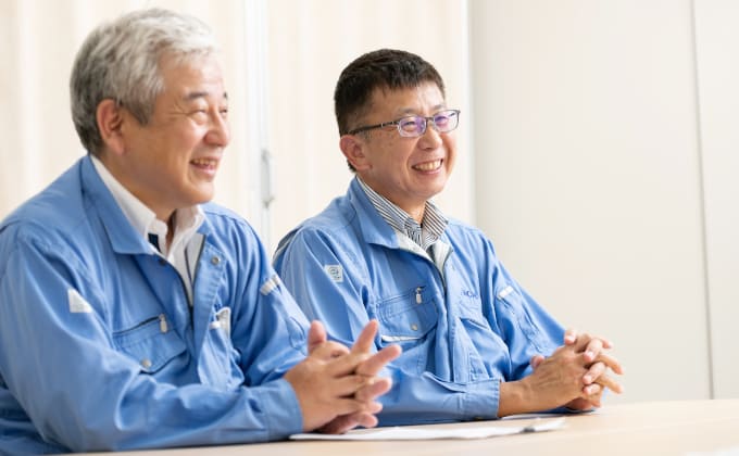 接受采访时