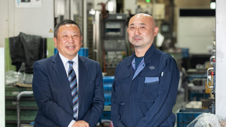 右：高须铁工 法人兼董事　髙须晃久 先生 　左：藤井機械 总经理　中村达也 先生