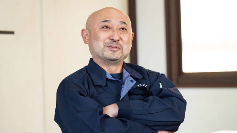 接受采访时